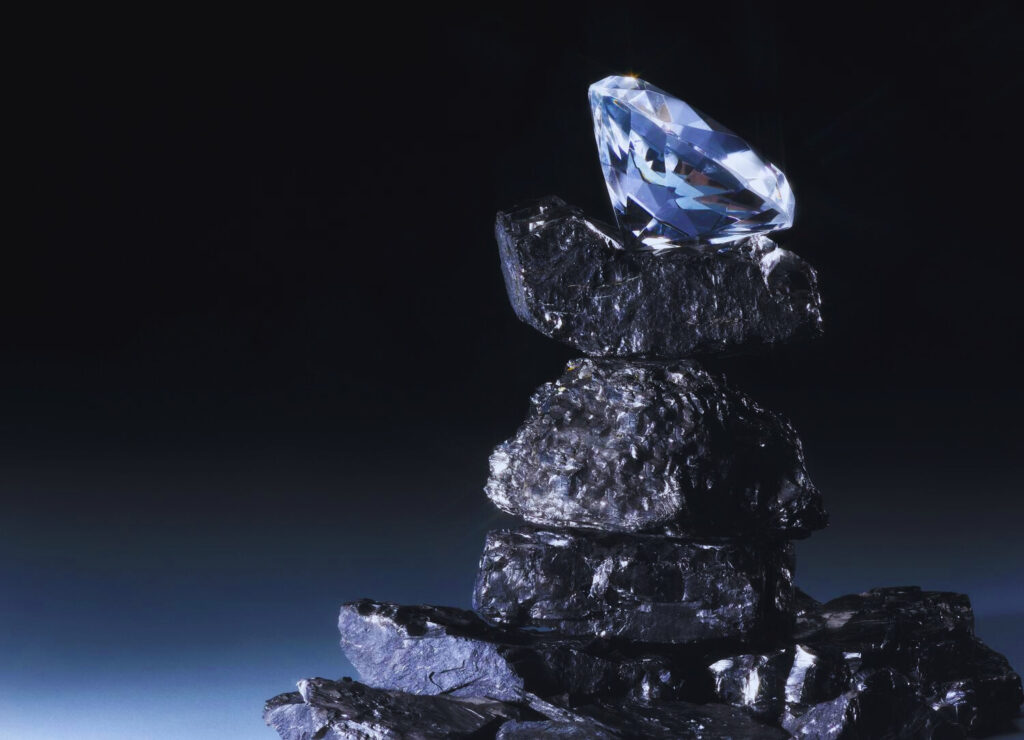 Crystallization From Carbon Soup to Diamond Crystals
