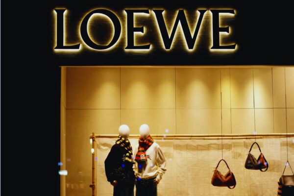 How to Pronounce Loewe